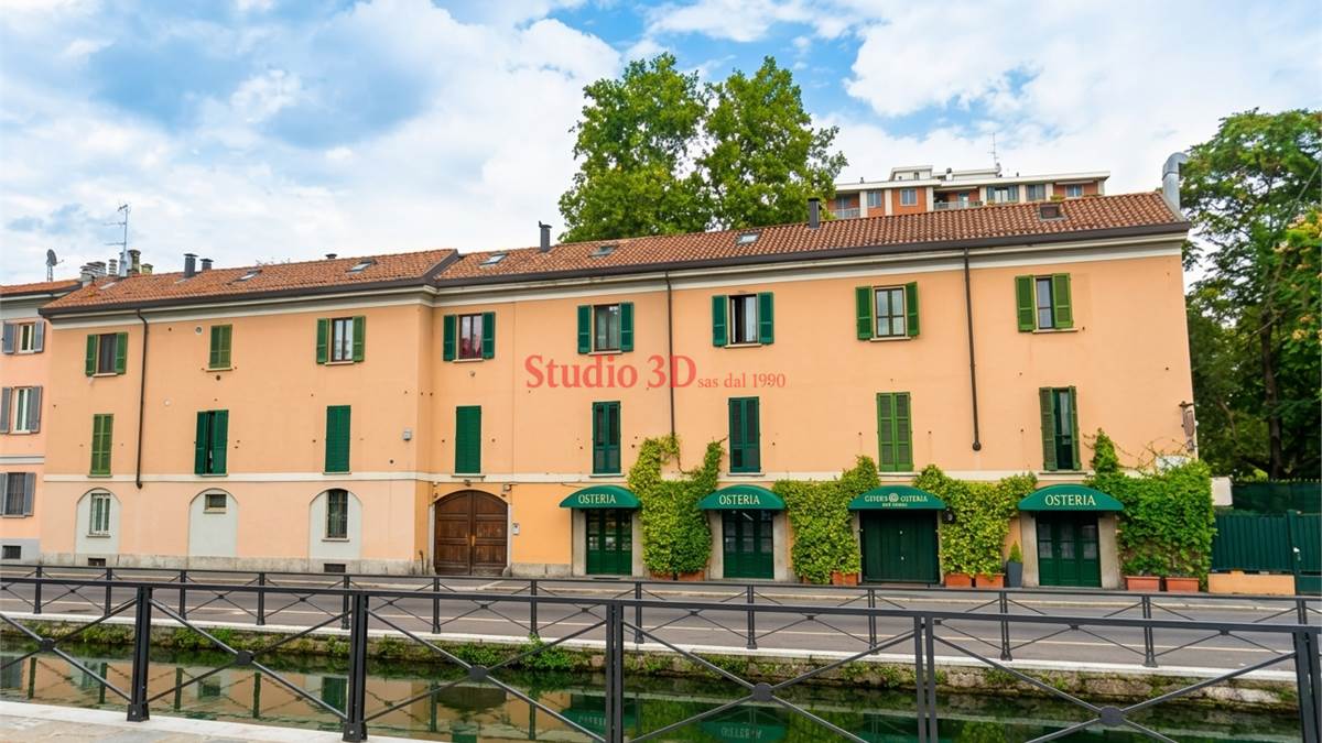 La Facciata e il Contesto Antico